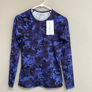 Athleta long sleeve point break rash guard small cloud camo blue BNWT